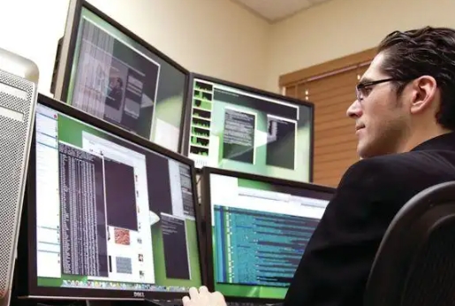 大模型時(shí)代，后端程序員如何避免被AI卷死？